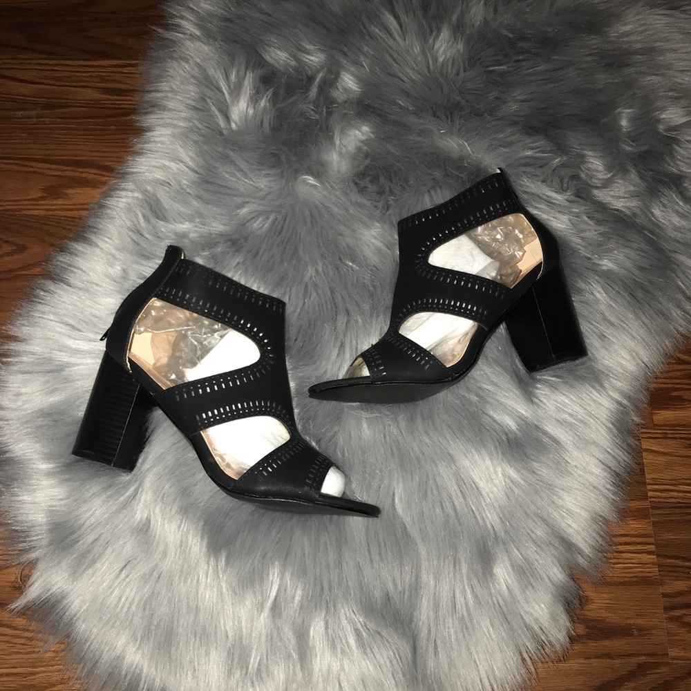 Black Cut Out Booties SZ 10 - Picture 2 of 4
